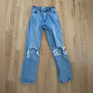 Abercrombie Curve Love 90s Ultra High Rise Straight Jeans- Light ripped wash